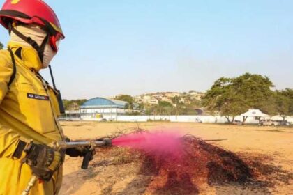 Governo de SP testa substancia que apaga incendio 5 vezes.jpg