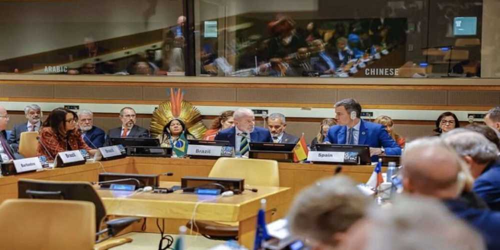 Janja usa casaco palestino na Abertura da Assembleia Geral da.jpg