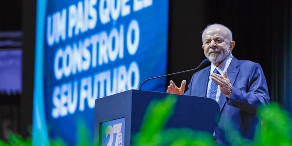 Lula ataca Lava Jato ao inaugurar obra da Petrobras alvo.jpg