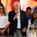 Lula celebra retorno do Manto Tupinamba ao Brasil.webp.webp