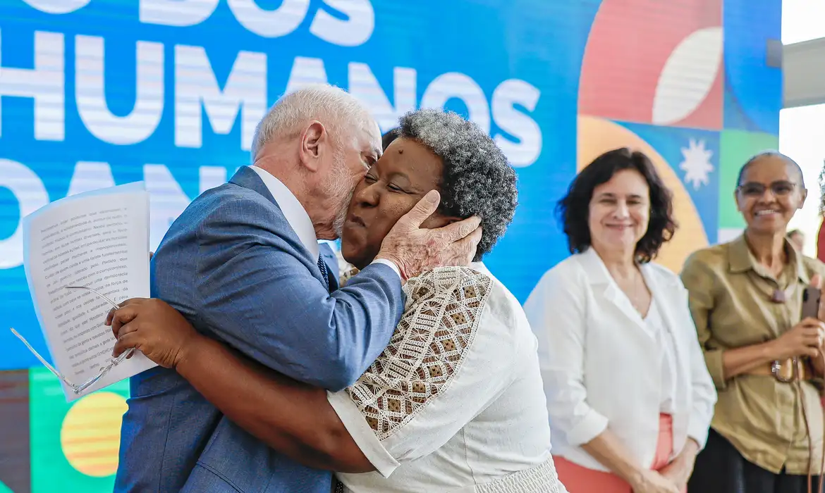 Ministra do DH cita alegria das criancas e Cosme e.webp.webp