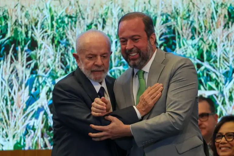 Ministro de Lula diz que pode haver revisao da bandeira.webp.webp