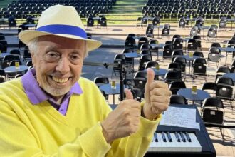 morre-o-musico-e-compositor-sergio-mendes-aos-83-anos-nos-eua-musico-morreu-de-forma-tranquila-ao-lado-de-sua-esposa-e-parceira-musical-tvt-news