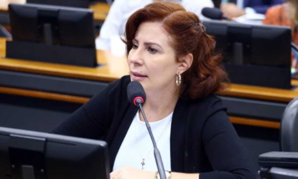 PSOL tenta cassar mandato de Carla Zambelli mas recebe dura.jpg