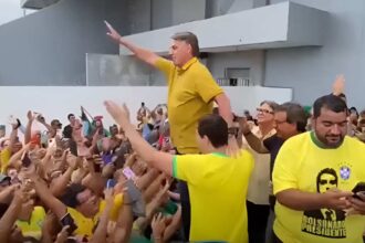 Seis anos apos facada durante campanha Bolsonaro volta a Juiz.jpg