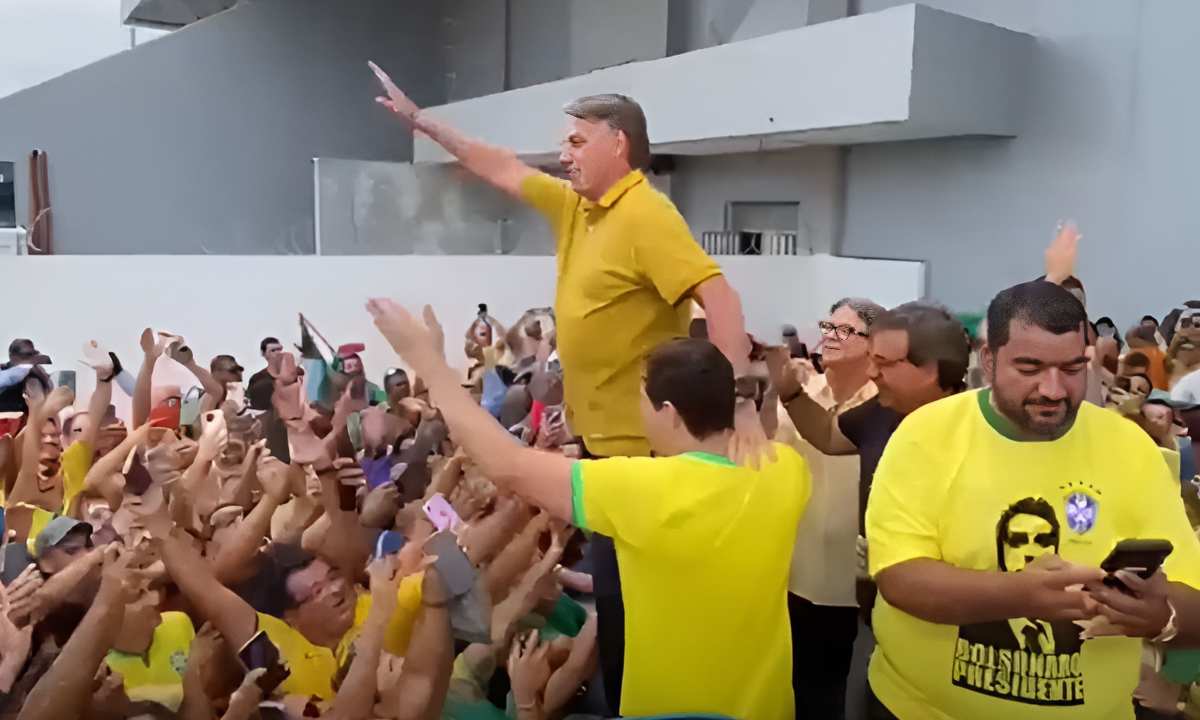 Seis anos apos facada durante campanha Bolsonaro volta a Juiz.jpg