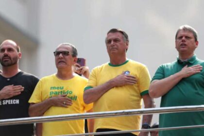 Tarcisio de Freitas participa de ato com Jair Bolsonaro e.jpg