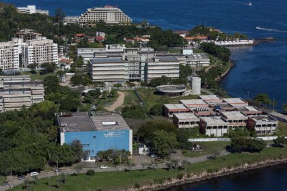 uff-e-1-a-universidade-federal-do-rio-a-criar-cotas-para-trans-universidade-federal-fluminense-localizada-em-niteroi-aprova-cota-trans-foto-diego-baravelli-wikimedia-commons-tvt-news