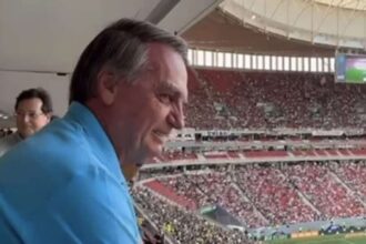 Video Multidao aplaude Jair Bolsonaro no Estadio Mane Garrincha em.jpeg