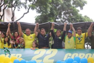 Bolsonaro Nikolas e Cleitinho discursam contra Fuad e Lula em.jpg