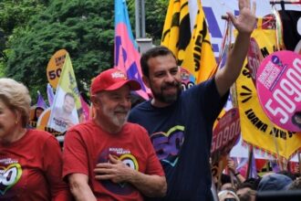 Boulos com Lula na Paulista farsa caiu e agora e.jpg