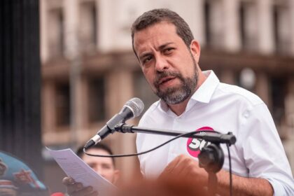 boulos-lanca-carta-ao-povo-de-sao-paulo-nao-desistam-da-mudanca-a-esperanca-pode-sim-vencer-o-medo-disse-boulos-emulando-lula-tvt-news