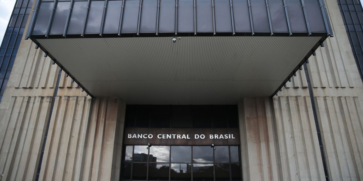 Estatais brasileiras tem deficit recorde de R 72 bilhoes de.jpg