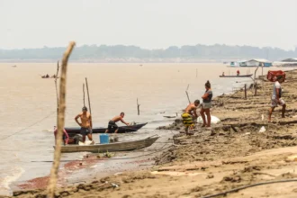 Governo concede auxilio a pescadores afetados por seca na Regiao.webp.webp