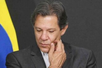 Haddad sai do Alvorada sem falar com a imprensa apos.jpg