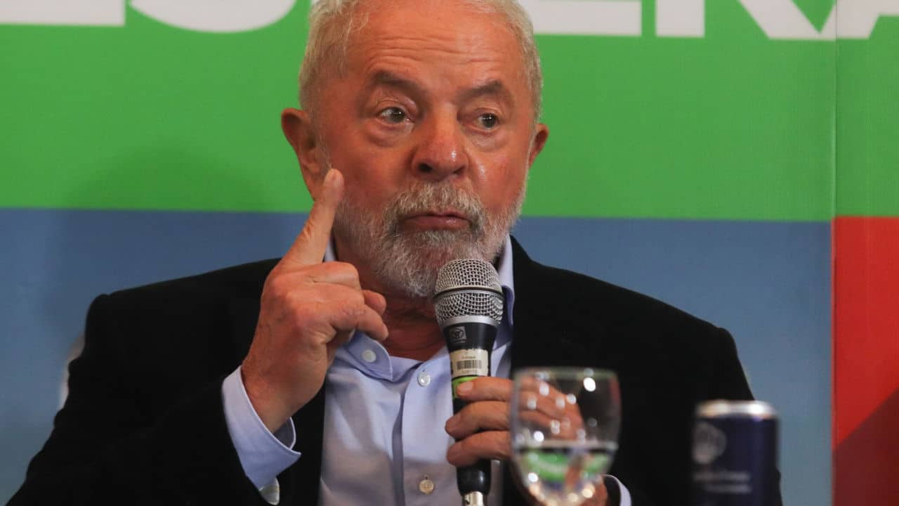 Lula se irrita ao ser questionado por jornalistas sobre Venezuela.jpeg