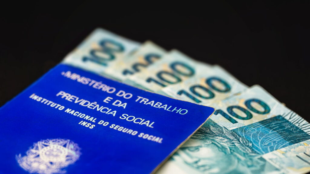 Governo paga até R$ 2.700 para quem está desempregado