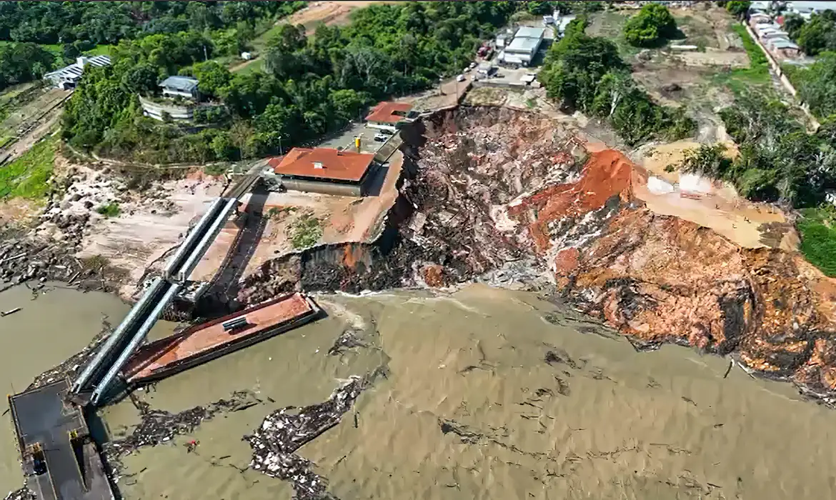 Porto no Amazonas desaba em meio a obras.webp.webp