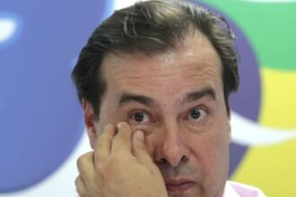 Rodrigo Maia apela a torcida do Botafogo para reeleger o.jpg