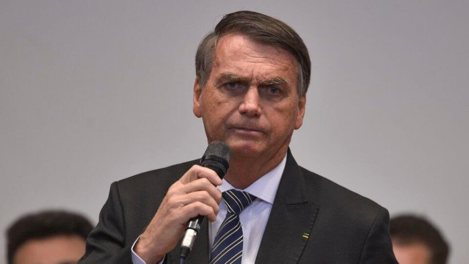 STF mantém decisão que retém passaporte de Bolsonaro