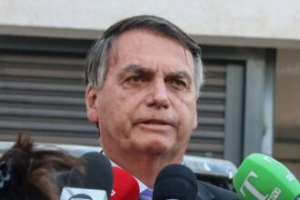 Bolsonaro coloca fogo no parquinho e imprensa se corroi de.jpg