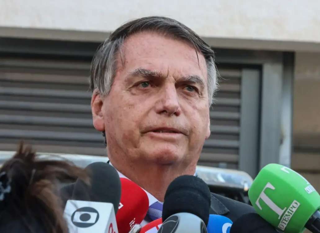 Bolsonaro coloca fogo no parquinho e imprensa se corroi de.jpg