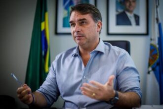 Bolsonaro decide qual filho sera seu candidato a presidente em.jpg