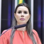 Caroline de Toni revela desejo de disputar vaga ao Senado.jpg