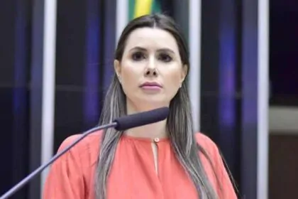 Caroline de Toni revela desejo de disputar vaga ao Senado.jpg