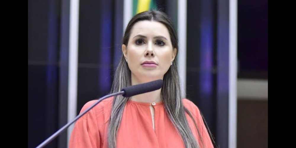 Caroline de Toni revela desejo de disputar vaga ao Senado.jpg