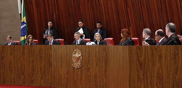 Deputados agem e aprovam proposta para colocar “freio” no TSE