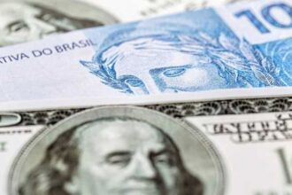 Dolar dispara a R 587 segundo maior valor da historia.jpg