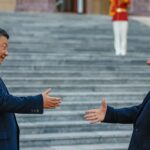 Esplanada e enfeitada com bandeiras vermelhas para homenagear Xi Jinping.jpg