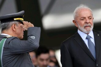 Lula arranca uma surpreendente concessao dos militares.jpg