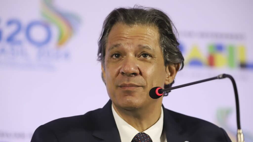 Mais cortes Haddad bloqueia mais R 5 bilhoes no orcamento.jpg