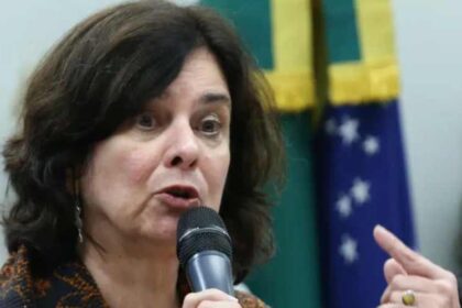 Ministra da Saude vai a Camara pela 7a vez e.jpg