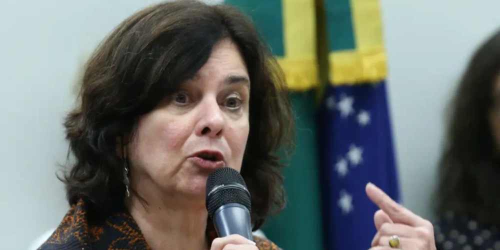 Ministra da Saude vai a Camara pela 7a vez e.jpg