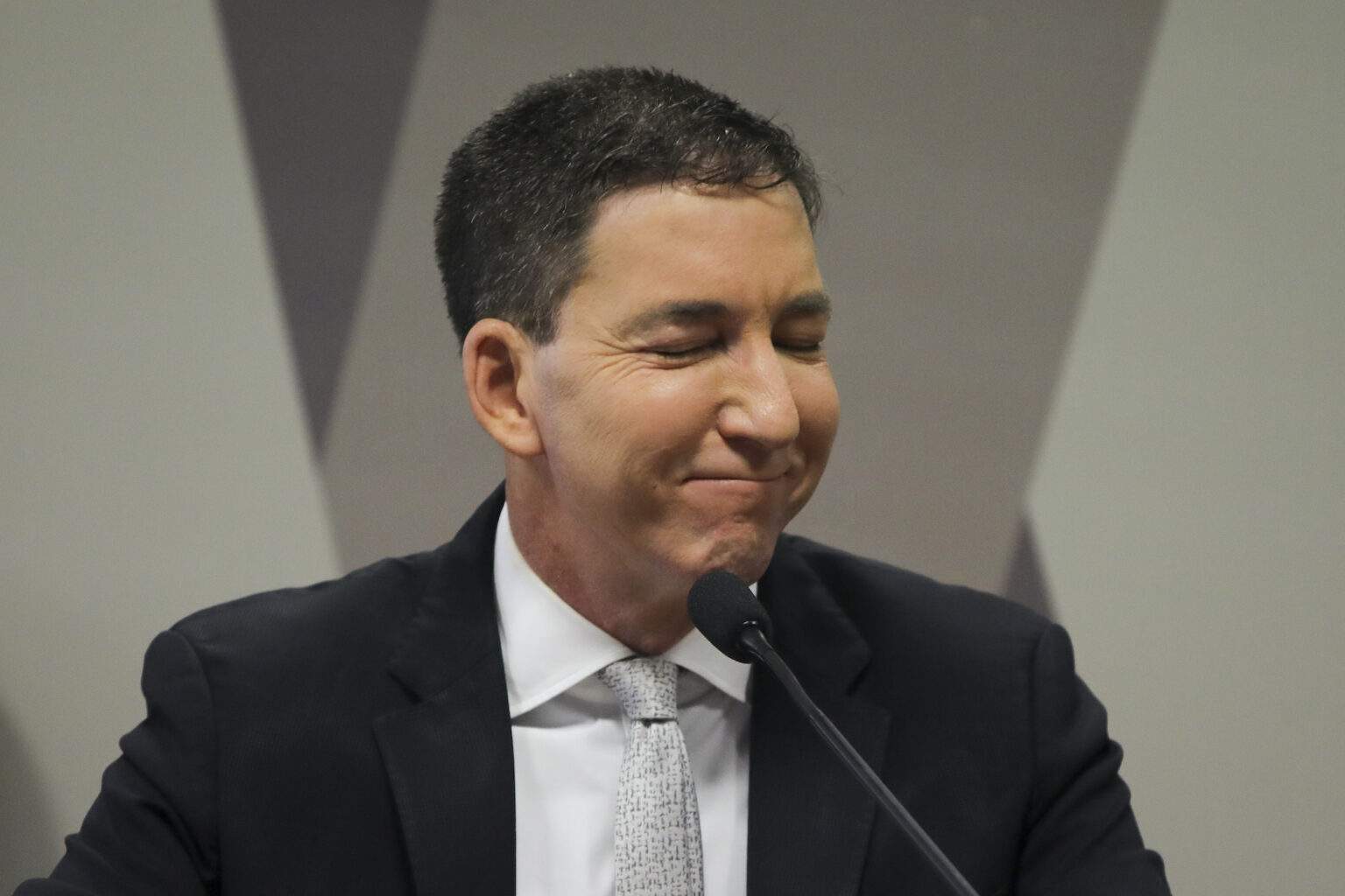 O sumico do jornalista Glenn Greenwald e por que isso.jpg