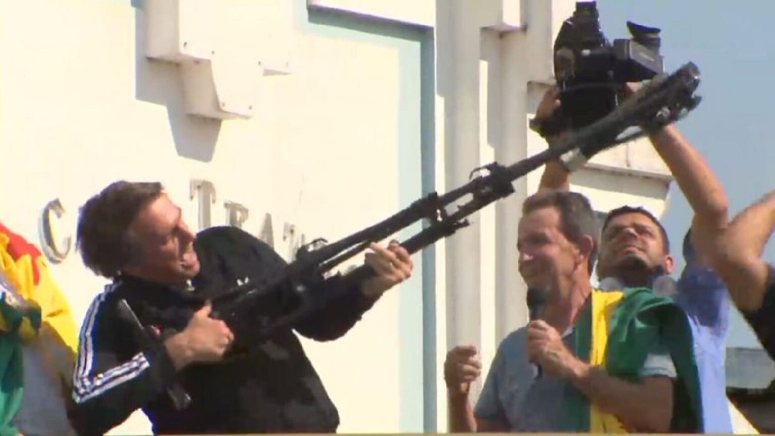 sabemos-como-superar-isso-bolsonaro-preso-foto-reproducao-tvt-news