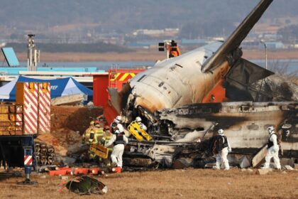 acidente-aereo-na-coreia-do-sul-o-que-se-sabe-local-do-acidente-aereo-no-aeroporto-em-muan-sudoeste-da-coreia-do-sul-foto-cfp-tvt-news