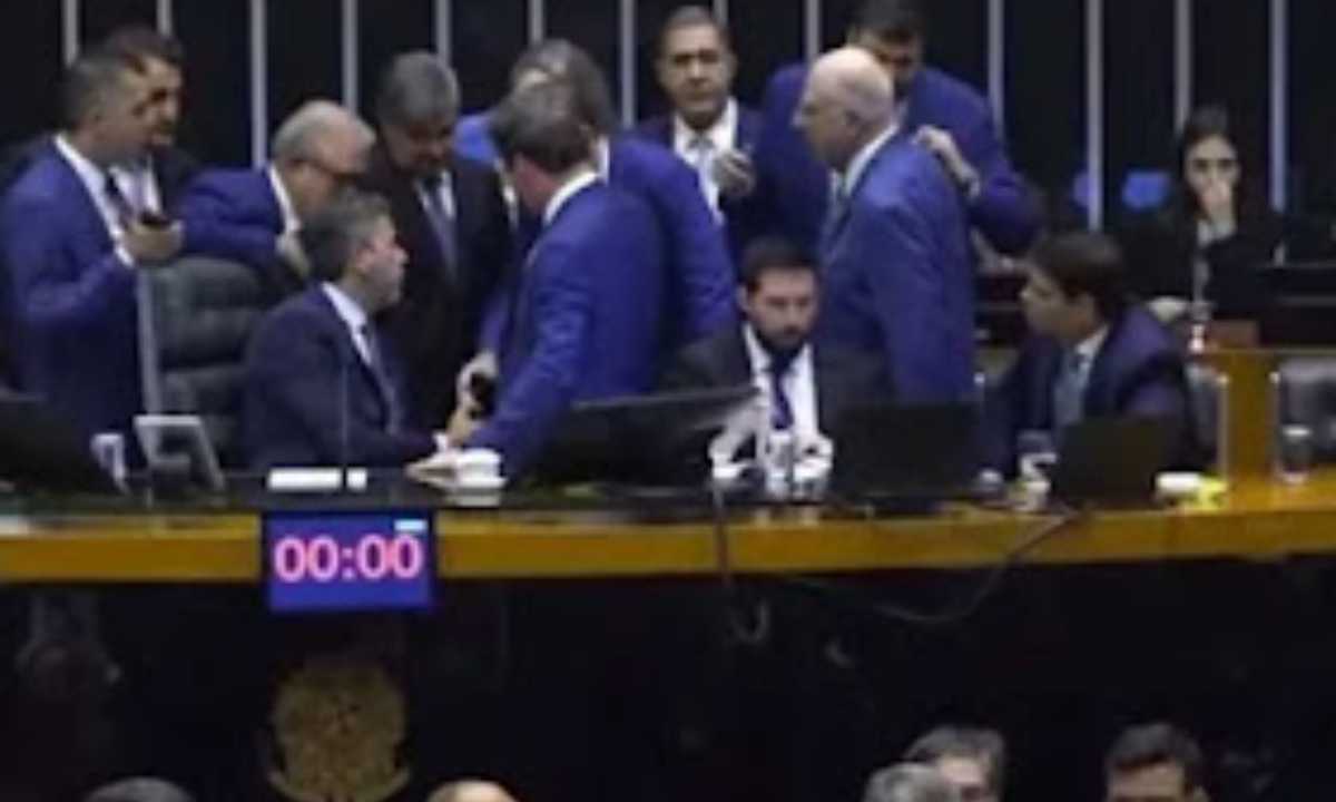 Camara aprova PEC do pacote de corte de gastos em.jpg