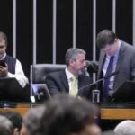 Camara aprova teto para salario minimo mas afrouxa mudancas no.jpg