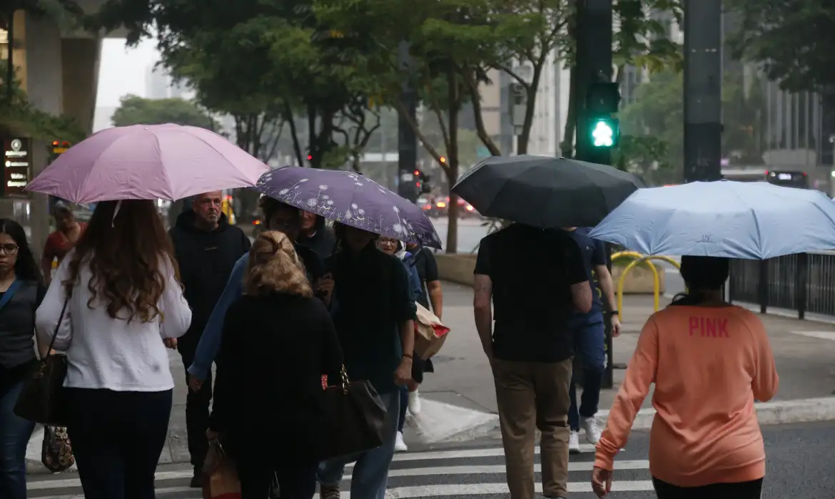 capitais-do-pais-terao-chuvas-isoladas-e-ceu-nublado-na-virada-apesar-das-chuvas-o-clima-ainda-sera-de-calor-foto-paulo-pinto-agencia-brasil-tvt-news