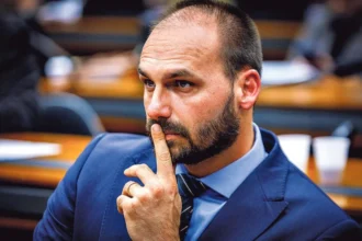 Eduardo Bolsonaro Eu estou aqui se preciso for.webp.webp