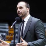 Eduardo Bolsonaro quer regulamentar influenciadores que divulgam bets.jpg