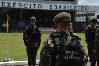 Familia e advogados visitam militares presos sob acusacao de golpe.png