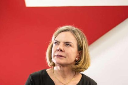 Gleisi Hoffmann alerta Movimento ao centro pode ser ‘Suicidio politico.jpg