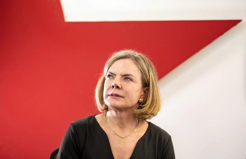 Gleisi e desmentida e novamente passa vergonha.jpg