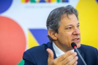 Haddad culpa comunicacao do governo Lula por alta do dolar.jpg