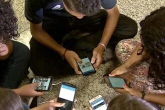 Lei que proibe celulares em escolas de Sao Paulo e.jpg